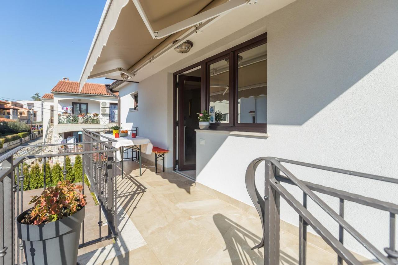 Alex Deluxe Apartments On Beach Poreč Exteriör bild