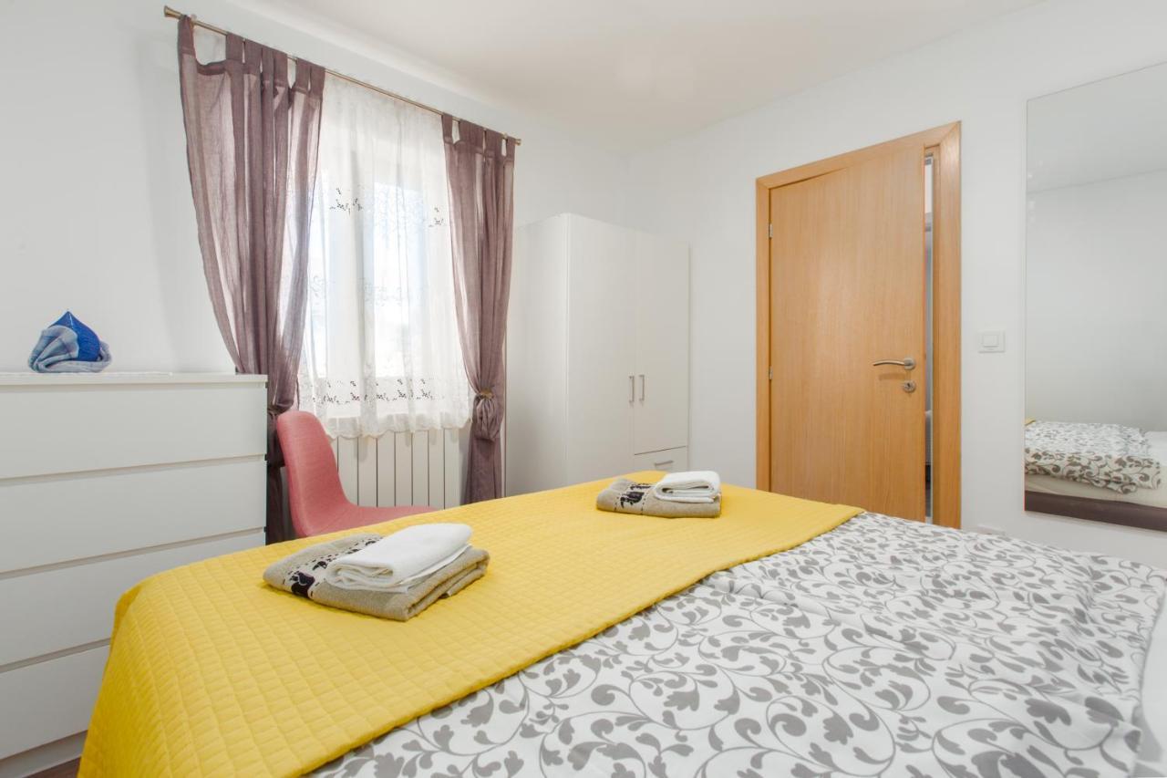 Alex Deluxe Apartments On Beach Poreč Exteriör bild