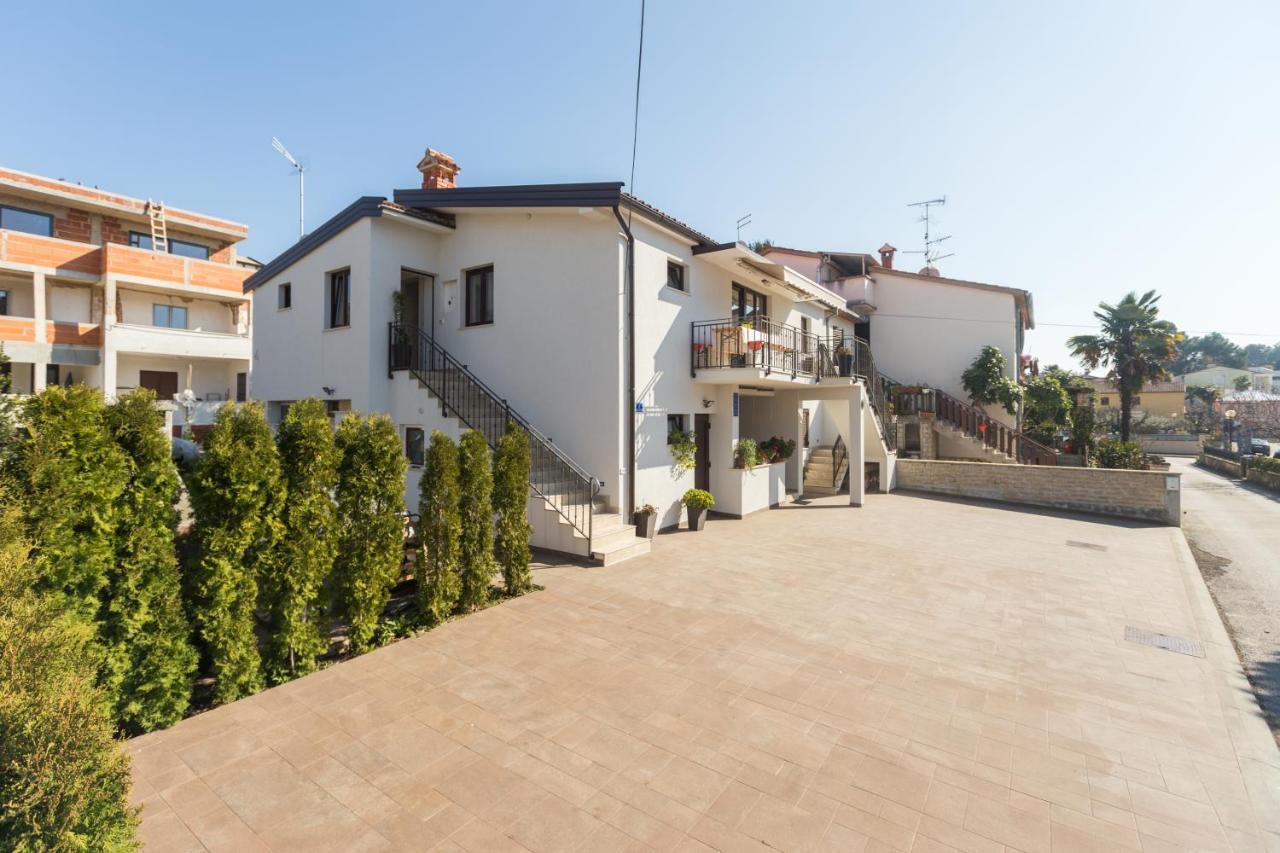 Alex Deluxe Apartments On Beach Poreč Exteriör bild