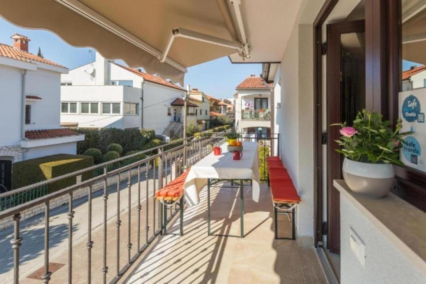 Alex Deluxe Apartments On Beach Poreč Exteriör bild